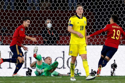 Morata fue el autor del gol que supuso la victoria de España frente a los suecos y la clasificación directa al Mundial de Catar. JULIO MUÑOZ