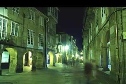 Rúa do Vilar, una de las calles emblemáticas para el paseo nocturno.