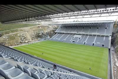 Estadio Municipal de Braga. Es el campo más cercano a Galicia. 30.000 espectadores.