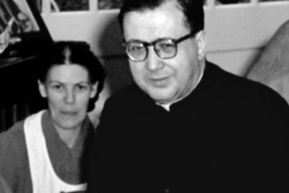 Dora del Hoyo con el fundador del Opus Dei, José María Escrivá de Balaguer. DL