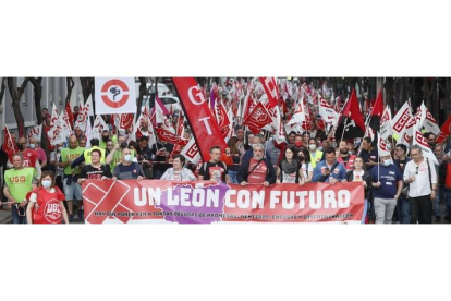 Cabeza de la manifestación en León capital el pasado 12 mayo. RAMIRO