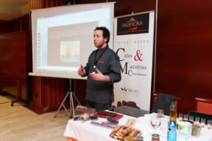 El maestro Julián Arranz impartió una charla sobre la historia del chocolate ayer en el Sica de Asto
