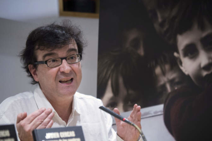 El escritor extremeño Javier Cercas se alzó anoche con el Premio Planeta, el mejor dotado económicamente después del Nobel. LUCA PIERGOVANNI