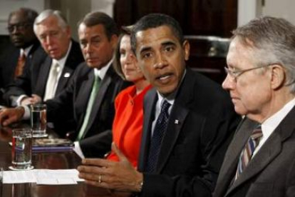 James E. Clyburn, Steny Hoyer, Boehner, Nancy Pelosi y Harry Reid escuchan a Obama en la reunión