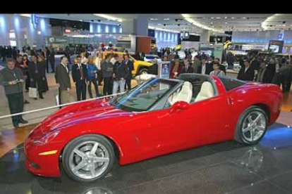 General Motors, por su parte, ha presentado el nuevo <b>Corvette</b> en el Salón de Detroit. La firma ha alcanzado un nuevo récord de ventas en 2003 con más de 60 millones de unidades.