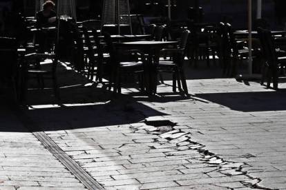 La plaza Mayor de León muestra la imagen de su abandono. RAMIRO