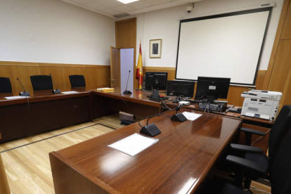 Sala de vistas de uno de los juzgados de León. RAMIRO