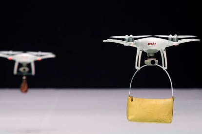 Drones para defilar bolsos. EFE