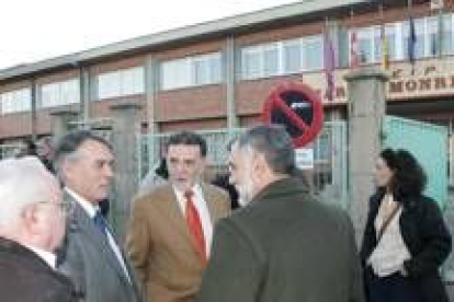 Francisco Álvarez y Miguel Alejo, antes de entrar al colegio