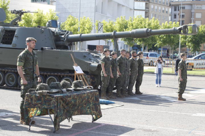 Jornada de puertas abiertas por el Día de las Fuerzas Armadas. RAMIRO