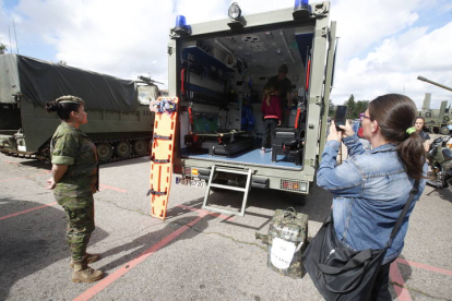 Jornada de puertas abiertas por el Día de las Fuerzas Armadas. RAMIRO