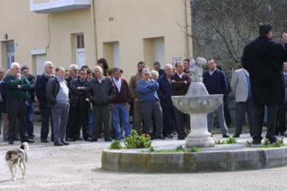 Un concejo en Villadepalos en el año 2001. LUIS DE LA MATA