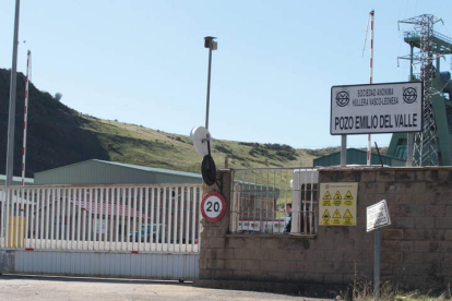 Las puertas del pozo Emilio del Valle, en Llombera de Gordón, se vuelven a abrir hoy cuando se cumple una semana de la tragedia.