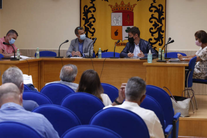 La comisión se celebró ayer en La Robla. FERNANDO OTERO