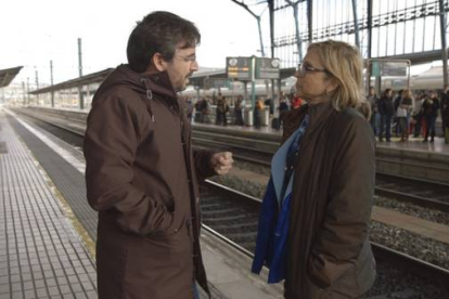 Jordi Évole habla con Teresa Gómez-Limón, superviviente del accidente del tren Alvia en Santiago, en un momento del programa 'Tras el accidente'.