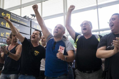 Protesta de trabajadores de Eulen en el aeropuerto de El Prat.