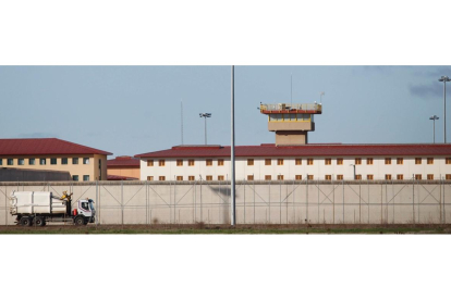 El centro penitenciario de Villahierro, en Mansilla de las Mulas. JESÚS F. SALVADORES