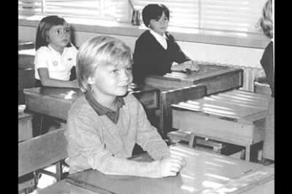 El Príncipe estudió en los Colegios de Santa Elena y de Santa María de los Rosales, donde cursó EGB y BUP, sin gozar de ningún protocolo especial.