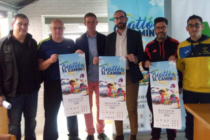 El triatlón ‘El Camino’ fue presentado en Astorga. TRANCA
