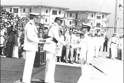 En 1986 ingresó en la Academia Naval Militar de Marín, incorporándose a la Tercera Brigada de Guardiamarinas.