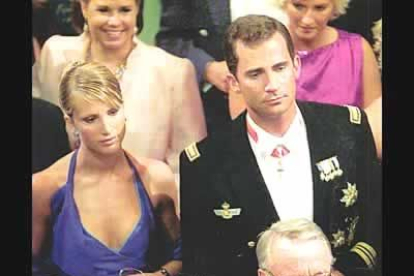 En estos años surge el noviazgo más polémico que ha tenido Don Felipe. De 1998 a 2001 mantuvo una relación con la modelo noruega Eva Sannum.