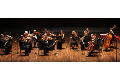 Imagen de archivo de la Orquesta de Cámara Ibérica en un concierto en el Auditorio Ciudad de León. DL