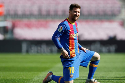 El Barcelona sigue haciendo cuentas para confirmar la renovación de Leo Messi. ENRIC FONTCUBERTA