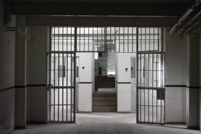 Interior de la vieja cárcel leonesa, ofrecida como sede para la academia de funcionarios. RAMIRO