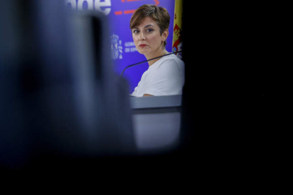 La ministra portavoz, Isabel Rodríguez, durante su intervención en la rueda de prensa tras el Consejo de Ministros. JUAN CARLOS HIDALGO