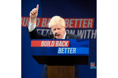 Boris Johnson ayer, en la clausura de la convención tory. NEIL HALL