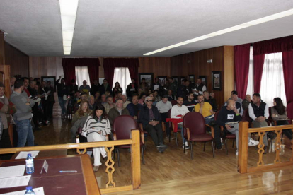 Mucha expectación en la subasta de caza de Riaño. CAMPOS