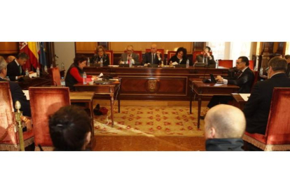 El Pleno municipal aprobó la cesión para el polideportivo de Eras. J. NOTARIO