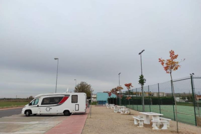 Imagen de la zona de autocaravanas de Valencia de Don Juan recién remodelada. DL