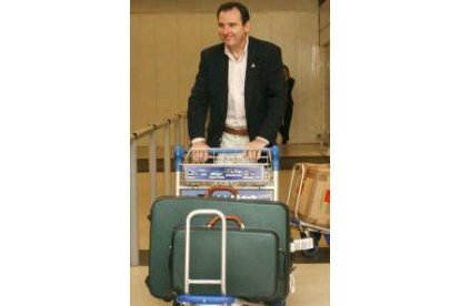 Feliciano Mayoral, el pasado jueves, a su llegada a Singapur