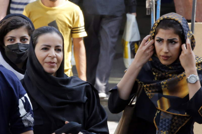 Imagen de un grupo de mujeres iraníes en Teherán. ABEDIN TAHERKENAREH