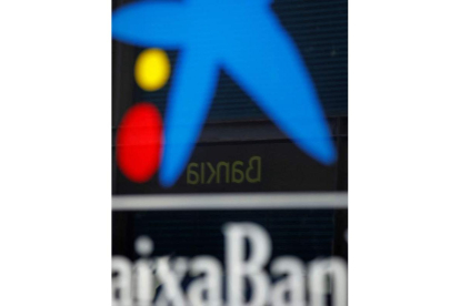 El banco resultante de la fusión se llamará CaixaBank. TONI ALBIR