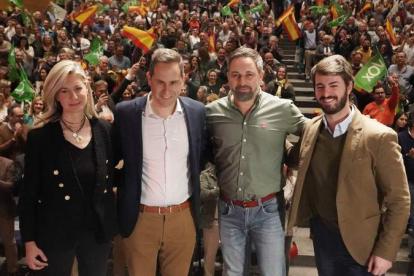 Santiago Abascal ayer, en un acto político de Vox en Valladolid junto al vicepresidente de la Junta de Cyl, García Gallardo. RUBÉN CACHO