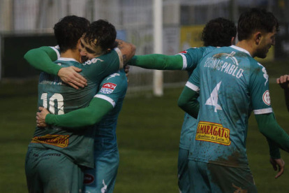 El Atlético Astorga espera celebrar un triunfo en Tordesillas para acercarse al ascenso. FERNANDO OTERO