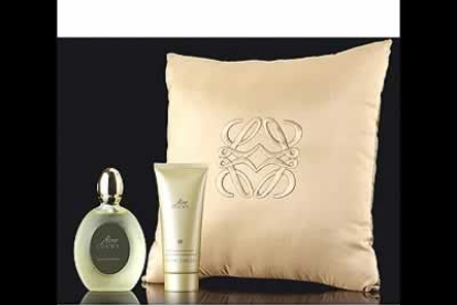 En la selección no pueden faltar los perfumes. El clásico Aire de Loewe viene empaquetado de forma especial. El set cuesta sesenta euros en El Corte Inglés.