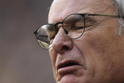 Ranieri se lamenta durante el partido que el Leicester perdió ante el Millwall en la 'Cup'.