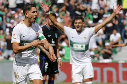 Fidel Chaves anotó el gol del triunfo del Elche frente al Atlético de Madrid. MANUEL LORENZO