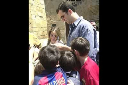 Y, como no, varios niños se les acercaron pidiendo autógrafos.