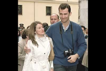 Felipe y Letizia se pasearon por la ciudad, con total naturalidad, dejándose ver y recibiendo el cariño de los conquenses. Habían llegado el día anterior por la noche.