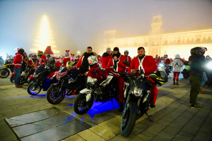 Más de 900 motos participan en la VI Papanoelada Motera. CAMPILLO / ICAL.