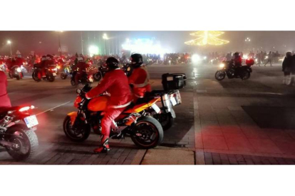 Más de 900 motos participan en la VI Papanoelada Motera. J. NOTARIO.