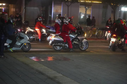 Más de 900 motos participan en la VI Papanoelada Motera. J. NOTARIO.