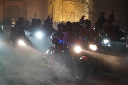 Más de 900 motos participan en la VI Papanoelada Motera. J. NOTARIO.