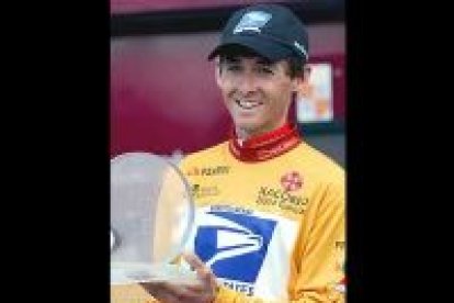 Roberto Heras remató la faena en la última etapa trámite de la Vuelta disputada en Madrid y salió por la puerta grande por segunda vez en su carrera.