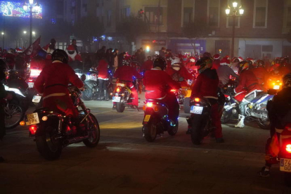Más de 900 motos participan en la VI Papanoelada Motera. J. NOTARIO.