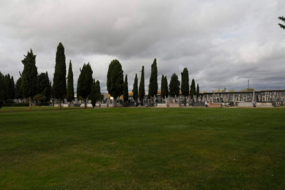 Cementerio de León. DL